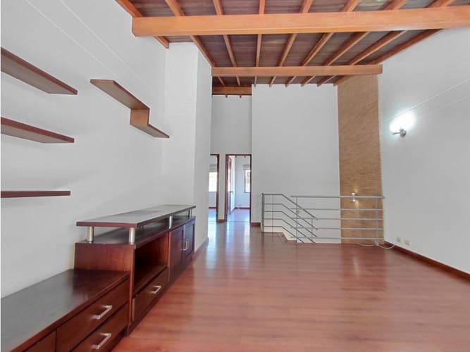 Casa de 4 alcobas en venta en Loma Del Chocho, Envigado, 269 m² · foto 23 de 24