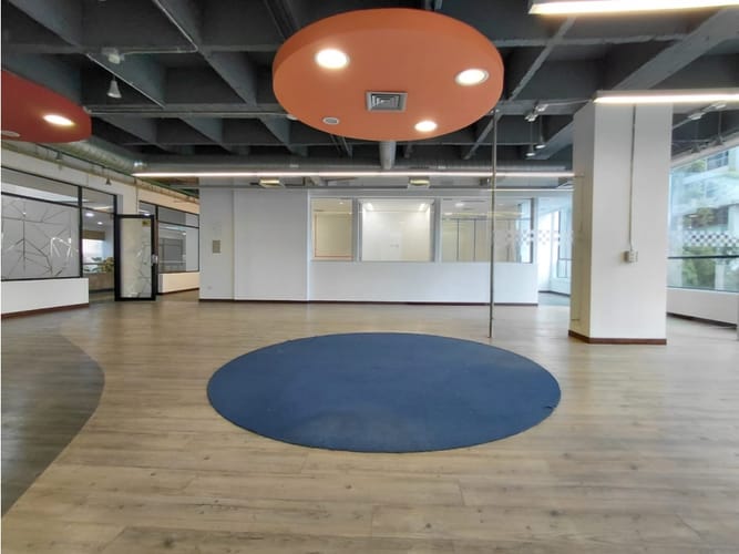 Oficina en arriendo en Alejandria, Medellín, 203 m² · foto 2 de 12