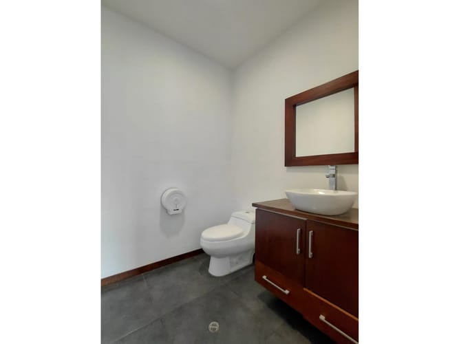 Oficina en arriendo en Alejandria, Medellín, 203 m² · foto 11 de 12