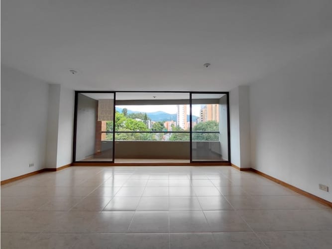 Apartamento de 3 alcobas en venta en El Poblado, Medellín, 114 m² · foto 3 de 24