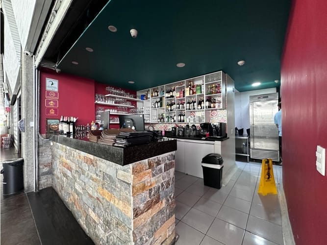 Local en venta en Las Palmas, Medellín, 197 m² · foto 3 de 18