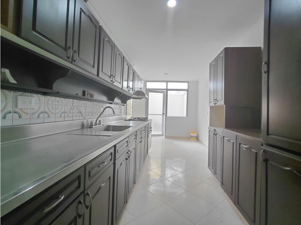Apartamento en arriendo en Laureles, Medellín · foto 2 de 24