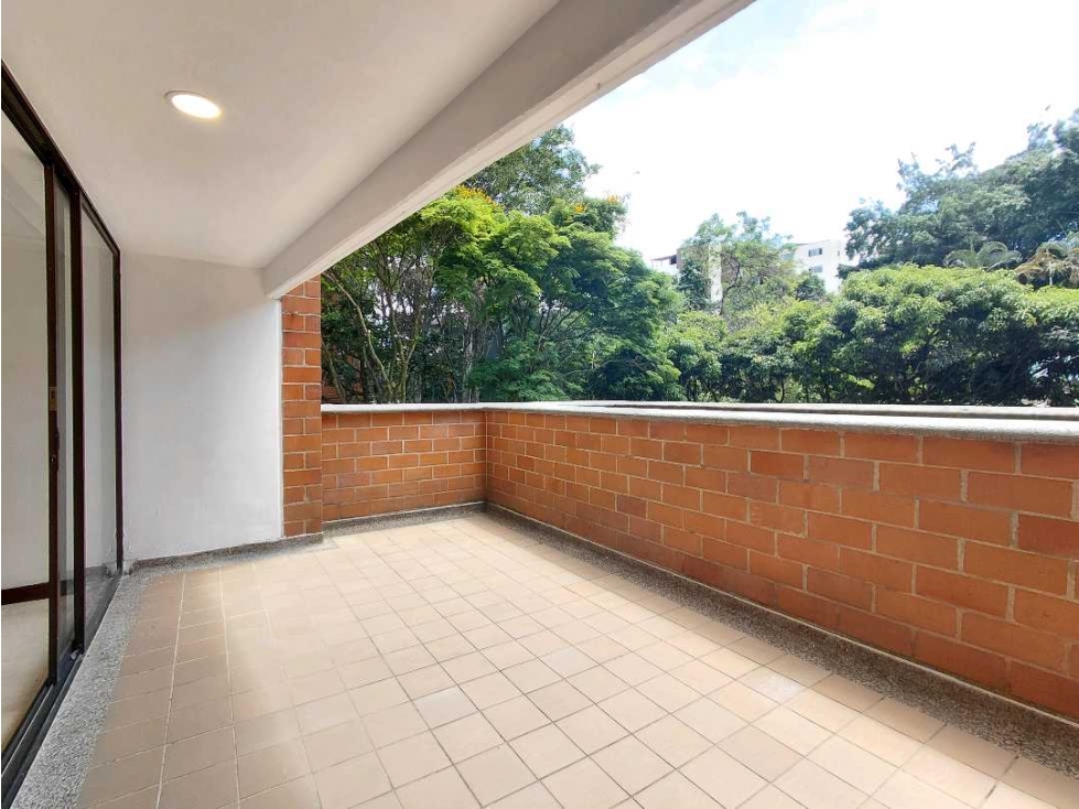 Apartamento en venta en El Poblado, Medellín · foto 2 de 24