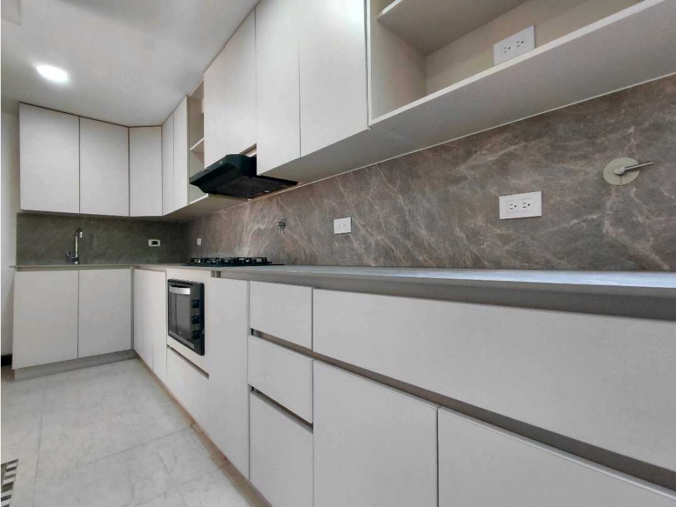 Apartamento en venta en El Poblado, Medellín · foto 6 de 24