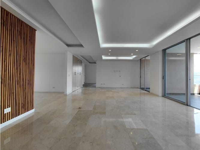 Apartamento de 3 alcobas en venta en El Poblado, Medellín, 219 m² · foto 2 de 24