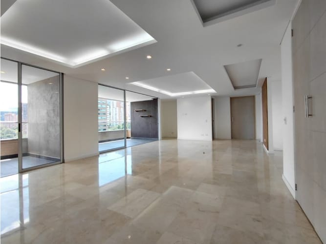Apartamento de 3 alcobas en venta en El Poblado, Medellín, 219 m² · foto 5 de 24