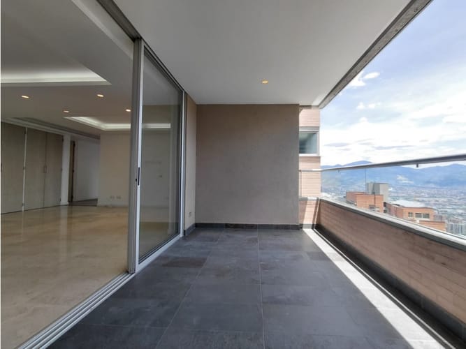 Apartamento de 3 alcobas en venta en El Poblado, Medellín, 219 m² · foto 6 de 24