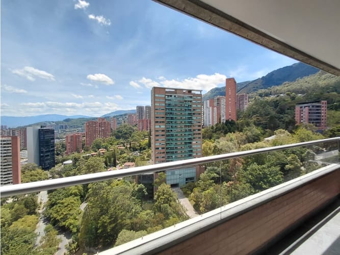 Apartamento de 3 alcobas en venta en El Poblado, Medellín, 219 m² · foto 7 de 24