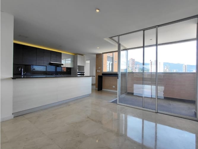 Apartamento de 3 alcobas en venta en El Poblado, Medellín, 219 m² · foto 13 de 24