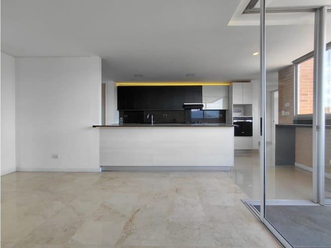 Apartamento de 3 alcobas en venta en El Poblado, Medellín, 219 m² · foto 15 de 24