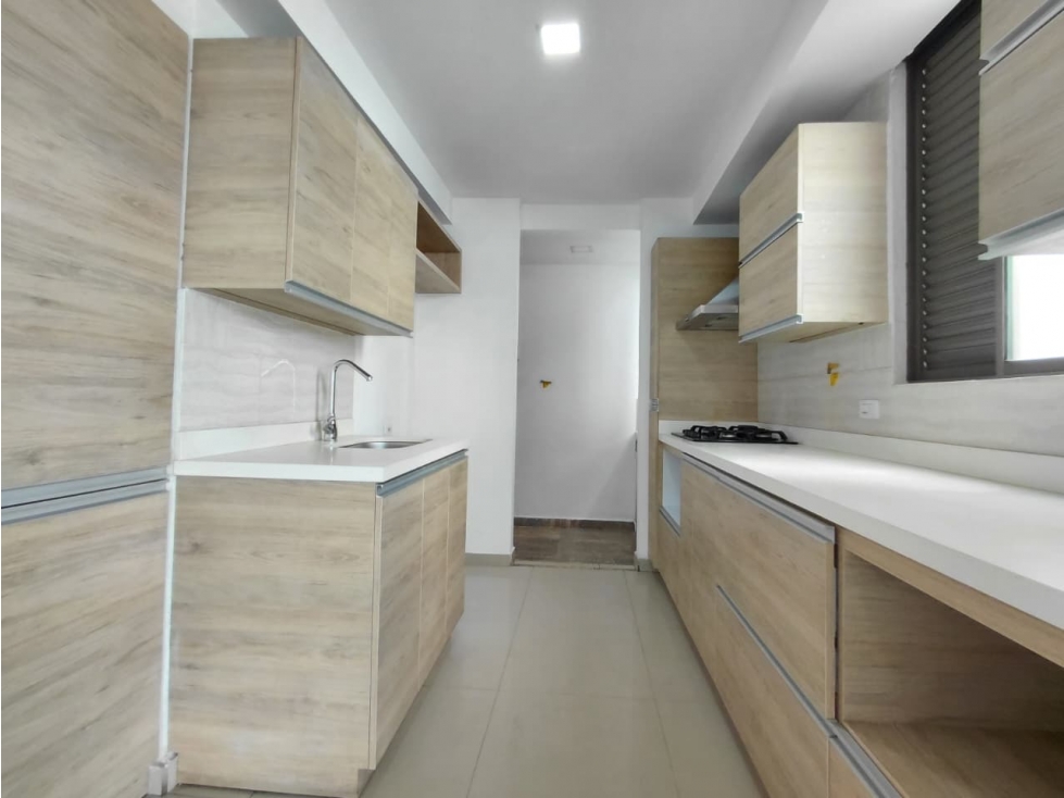 Apartamento en venta en La Almeria, Medellín · foto 8 de 24