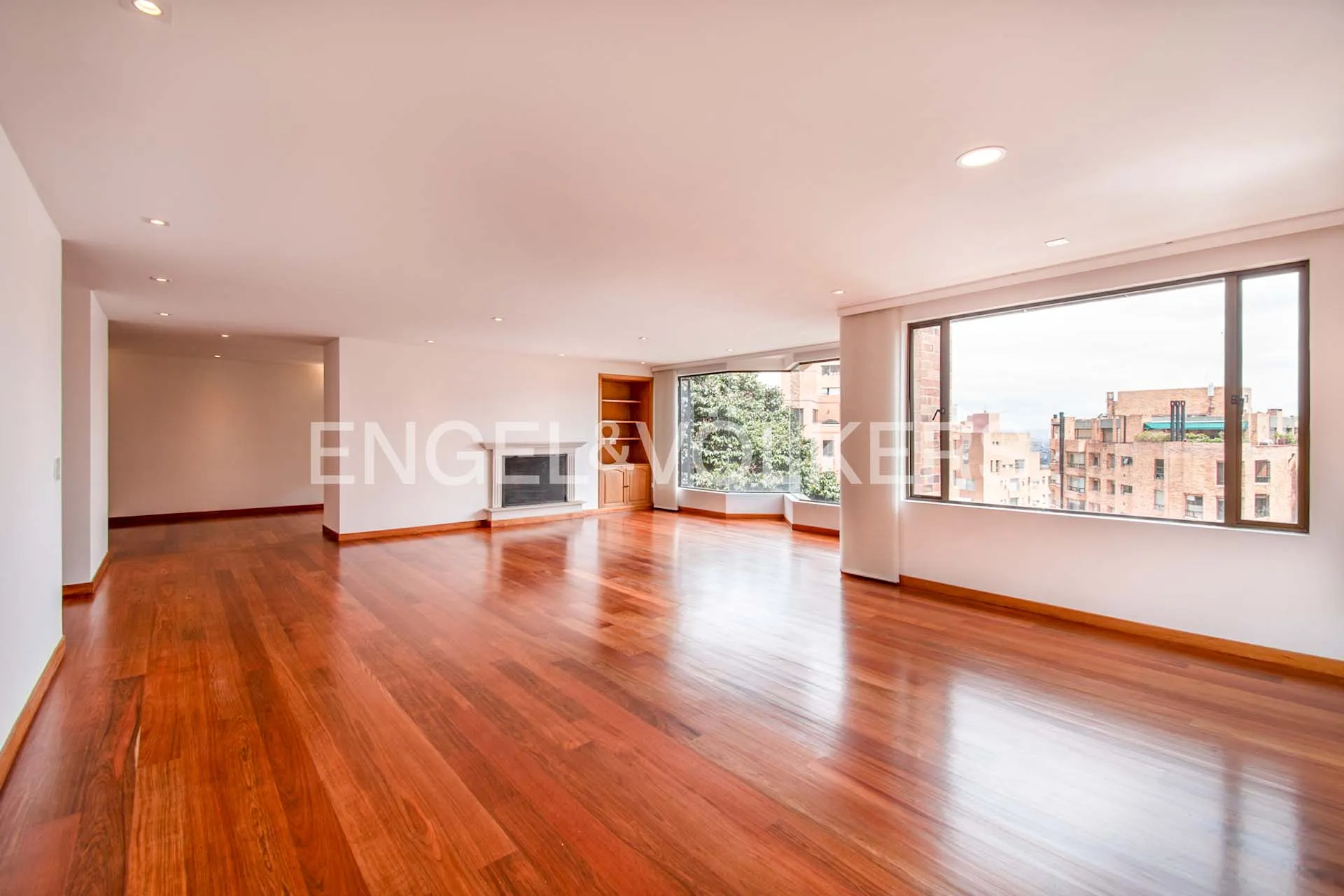 Apartamento en venta en Los Rosales, Bogotá · foto 2 de 19
