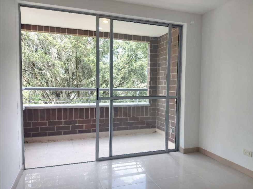 Apartamento en arriendo en Loma Del Escobero, Envigado · foto 3 de 21
