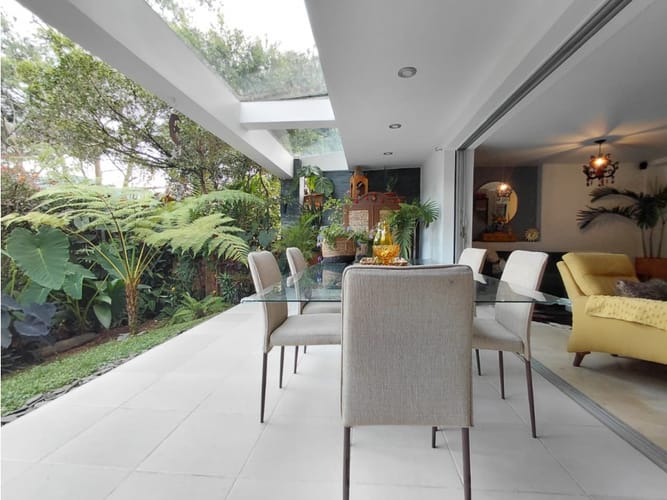 Casa de 5 alcobas en venta en La Inmaculada, Envigado, 194 m² · foto 2 de 24