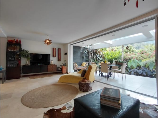 Casa de 5 alcobas en venta en La Inmaculada, Envigado, 194 m² · foto 5 de 24