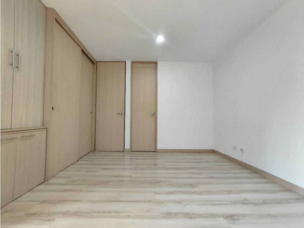 Apartamento en arriendo en Loma Del Escobero, Envigado · foto 10 de 21