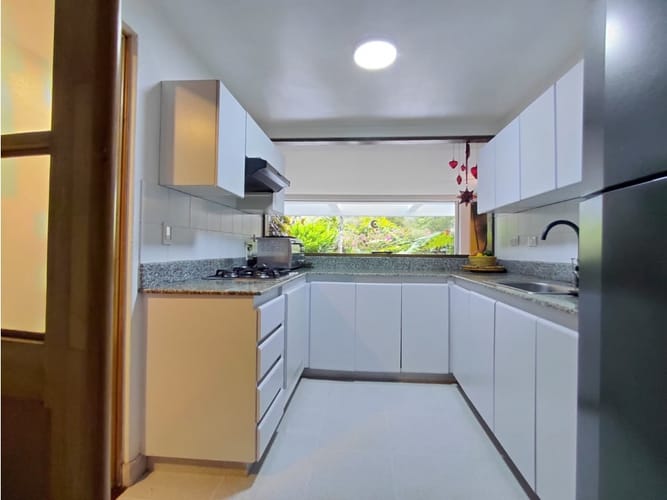 Casa de 5 alcobas en venta en La Inmaculada, Envigado, 194 m² · foto 9 de 24