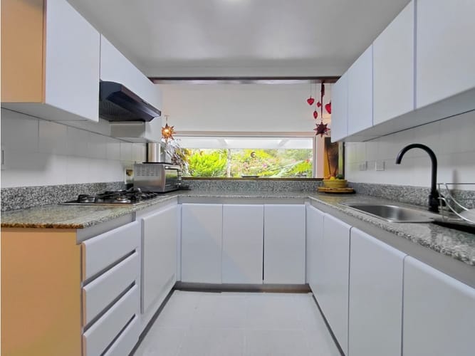 Casa de 5 alcobas en venta en La Inmaculada, Envigado, 194 m² · foto 10 de 24
