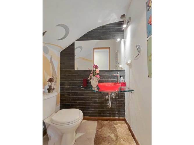 Casa de 5 alcobas en venta en La Inmaculada, Envigado, 194 m² · foto 12 de 24