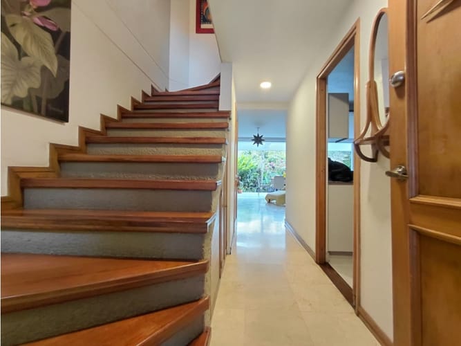 Casa de 5 alcobas en venta en La Inmaculada, Envigado, 194 m² · foto 13 de 24