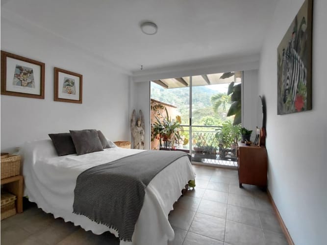 Casa de 5 alcobas en venta en La Inmaculada, Envigado, 194 m² · foto 16 de 24