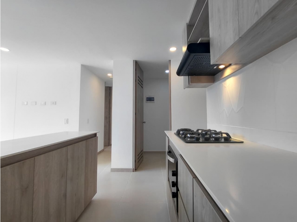 Apartamento en venta en Zona Industrial No. 1, Itagüí · foto 4 de 24