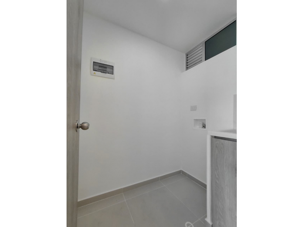 Apartamento en venta en Zona Industrial No. 1, Itagüí · foto 9 de 24