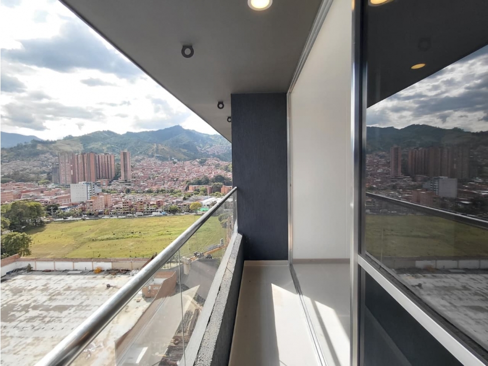Apartamento en venta en Zona Industrial No. 1, Itagüí · foto 10 de 24