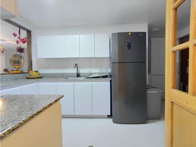 Casa de 5 alcobas en arriendo en La Inmaculada, Envigado, 194 m² · foto 8 de 24