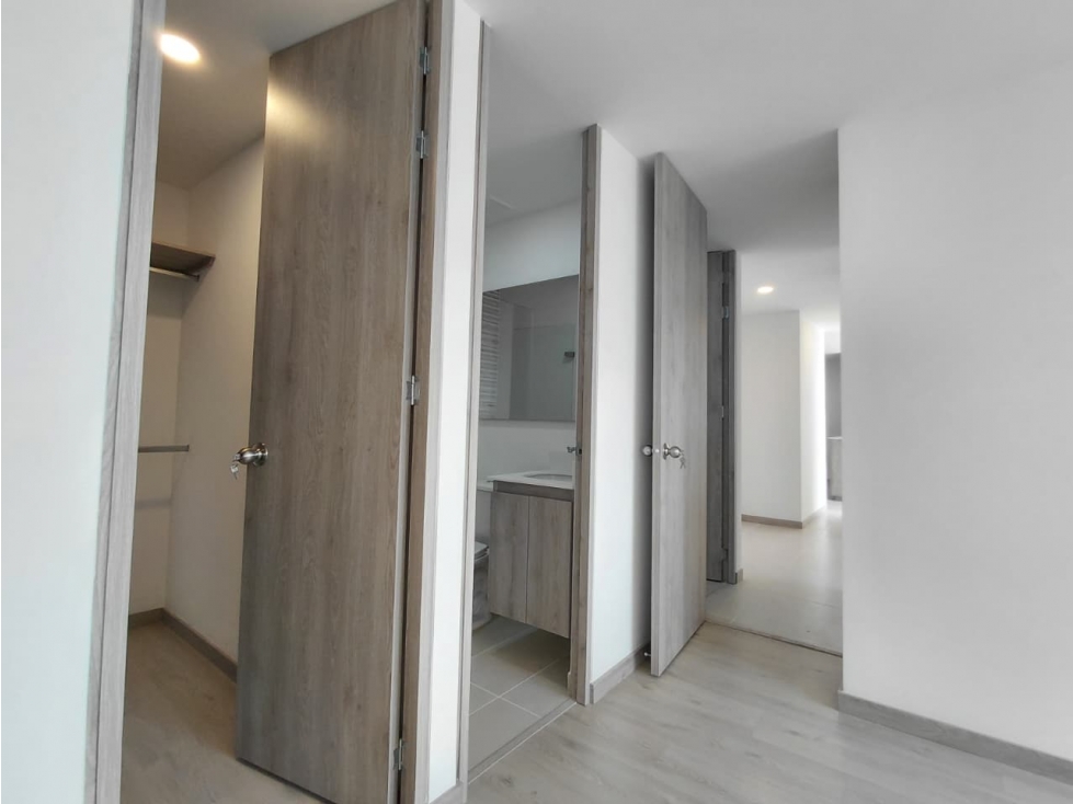 Apartamento en venta en Zona Industrial No. 1, Itagüí · foto 15 de 24