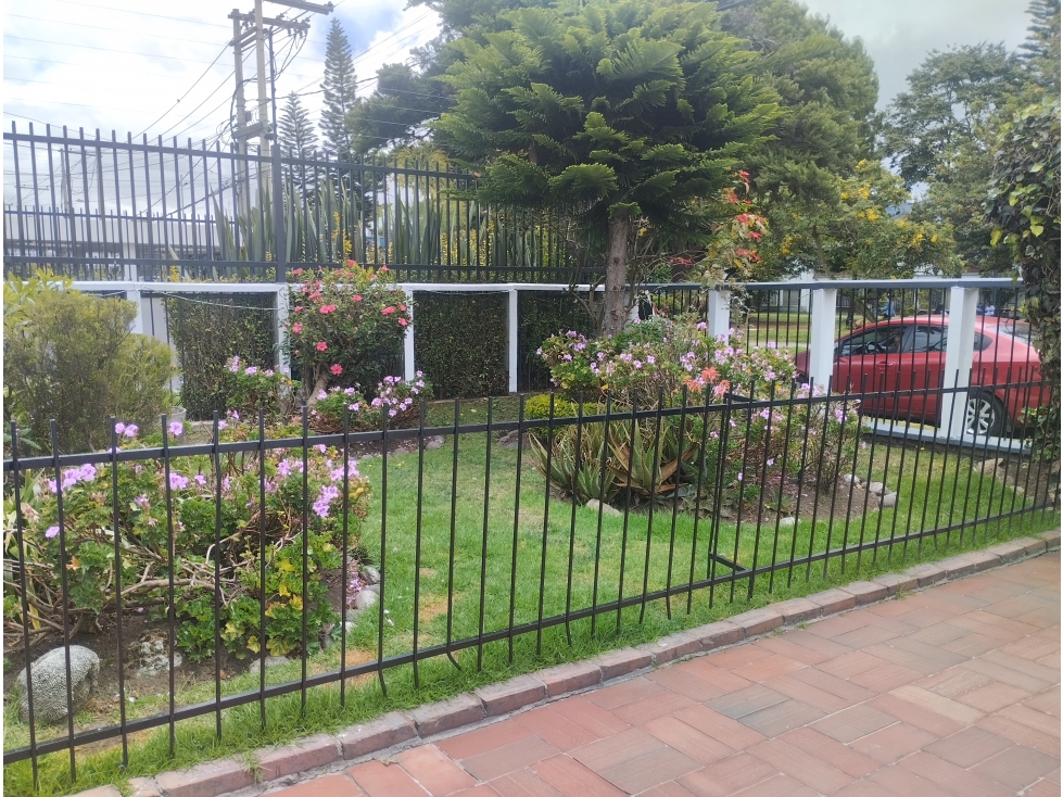 Casa en venta en Barrios Unidos, Bogotá · foto 2 de 24
