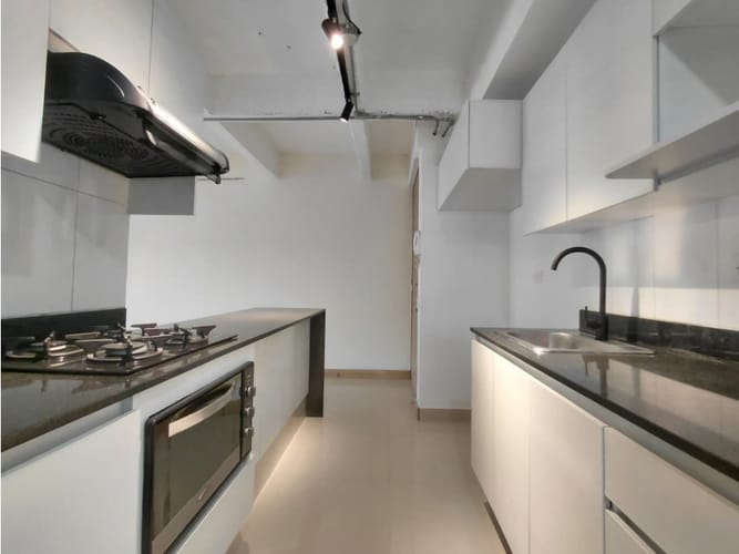 Apartamento de 2 alcobas en arriendo en Los Balsos, Medellín, 77 m² · foto 4 de 24