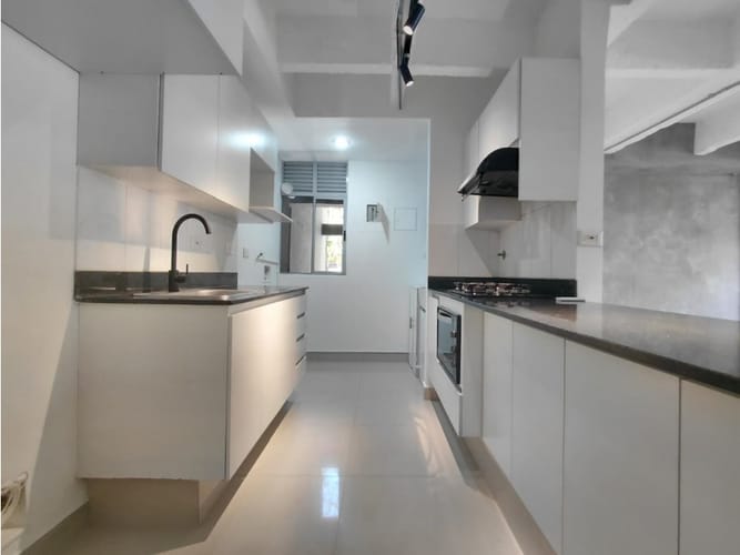 Apartamento de 2 alcobas en arriendo en Los Balsos, Medellín, 77 m² · foto 5 de 24