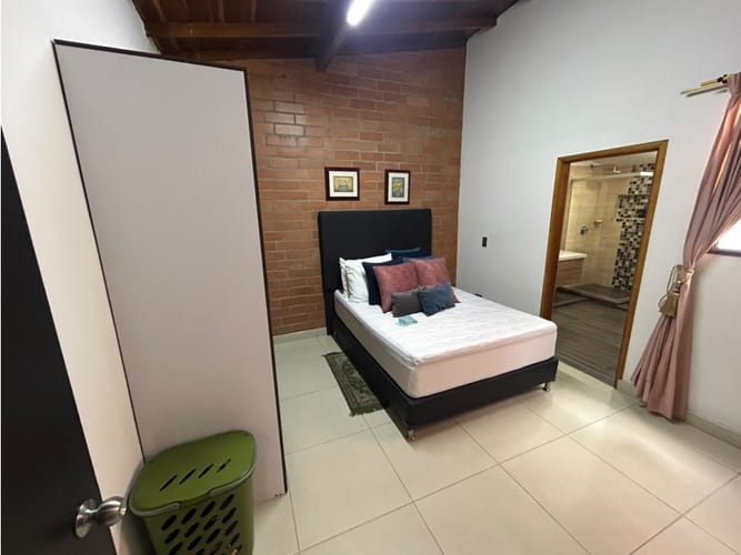 Casa de 11 alcobas en venta en Belén Los Alpes, Medellín, 396 m² · foto 5 de 24