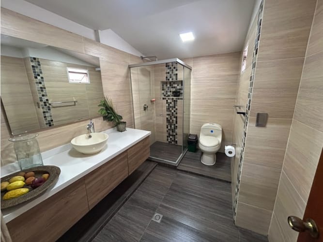 Casa de 11 alcobas en venta en Belén Los Alpes, Medellín, 396 m² · foto 7 de 24