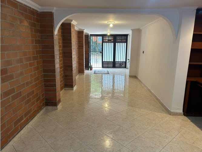 Casa de 11 alcobas en venta en Belén Los Alpes, Medellín, 396 m² · foto 10 de 24