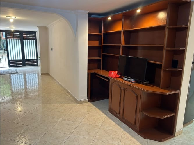 Casa de 11 alcobas en venta en Belén Los Alpes, Medellín, 396 m² · foto 11 de 24