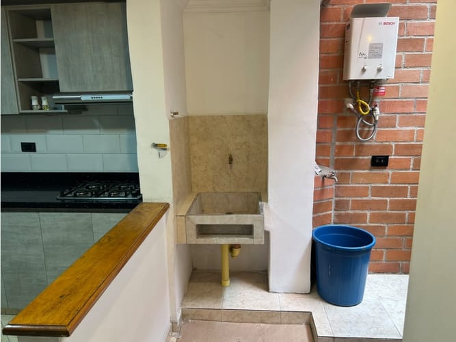 Casa de 11 alcobas en venta en Belén Los Alpes, Medellín, 396 m² · foto 13 de 24