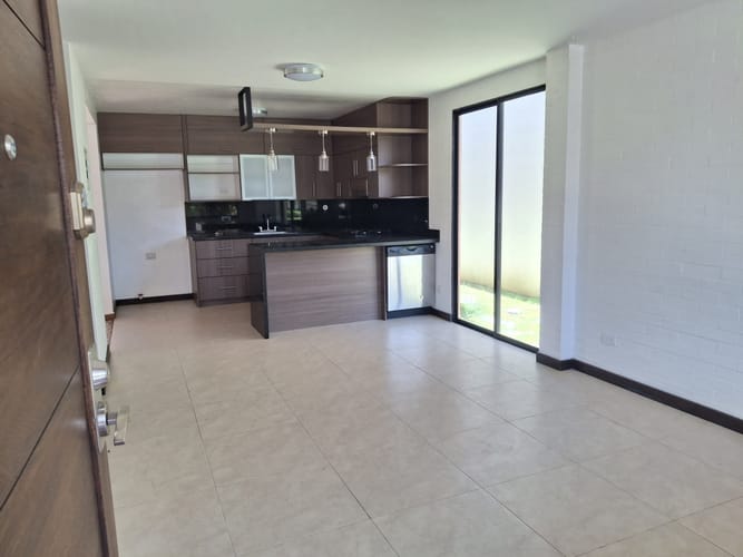 Casa de 4 alcobas en venta en Guamito, La Ceja, 164 m² · foto 2 de 24