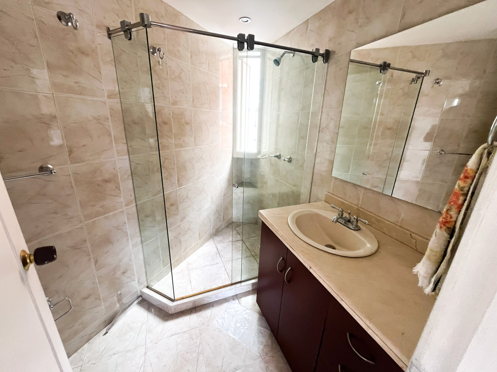 Apartamento en venta en Santa Barbara, Bogotá · foto 10 de 12