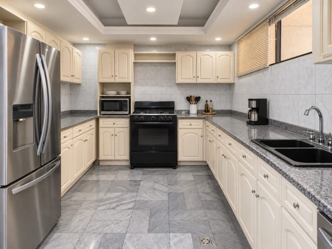 Apartamento de 3 alcobas en venta en Bellavista, Cali, 185 m² · foto 2 de 5