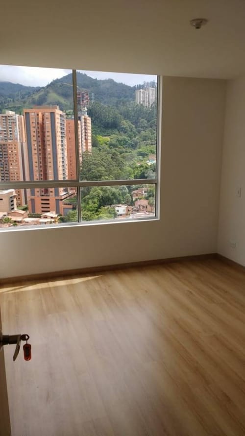 Apartamento de 3 alcobas en venta en Las Lomitas, Sabaneta, 87 m² · foto 4 de 9