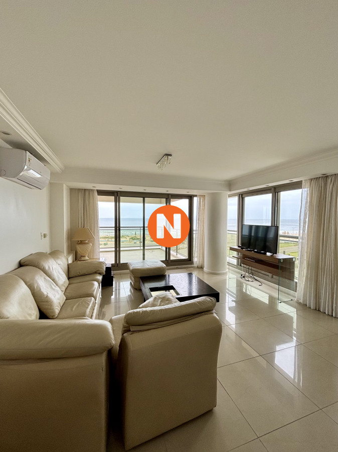 Amplio y moderno apartamento con vistas al mar