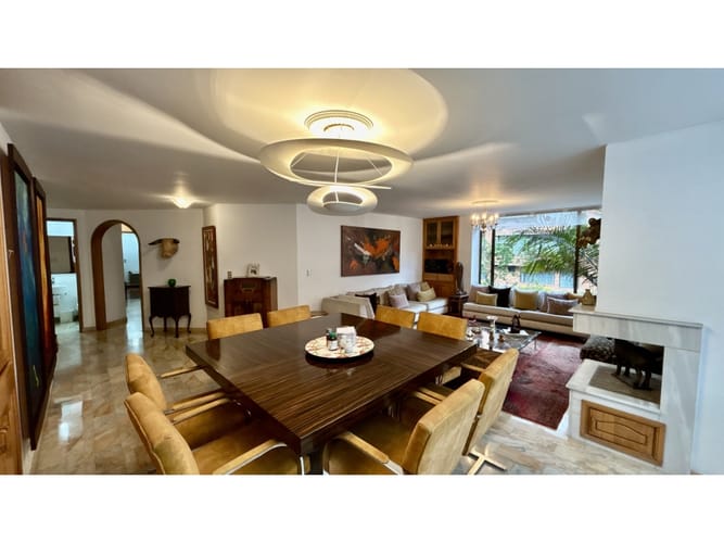 Apartamento de 3 alcobas en venta en Santa Barbara, Bogotá, 160 m² · foto 2 de 17