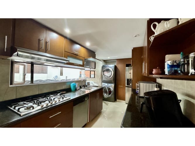 Apartamento de 3 alcobas en venta en Santa Barbara, Bogotá, 160 m² · foto 6 de 17