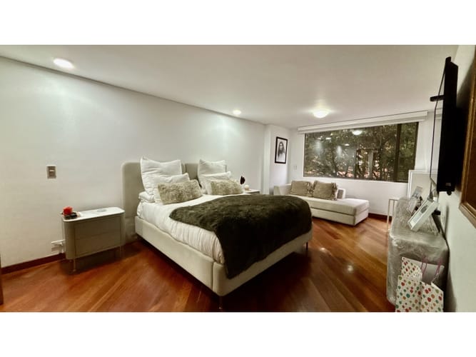 Apartamento de 3 alcobas en venta en Santa Barbara, Bogotá, 160 m² · foto 7 de 17