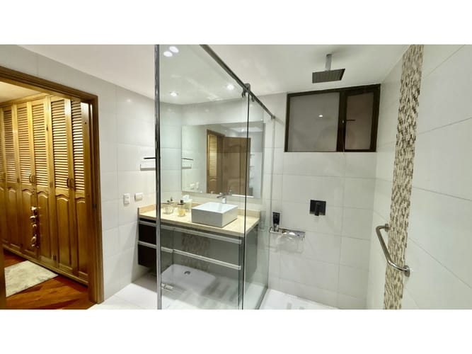 Apartamento de 3 alcobas en venta en Santa Barbara, Bogotá, 160 m² · foto 9 de 17
