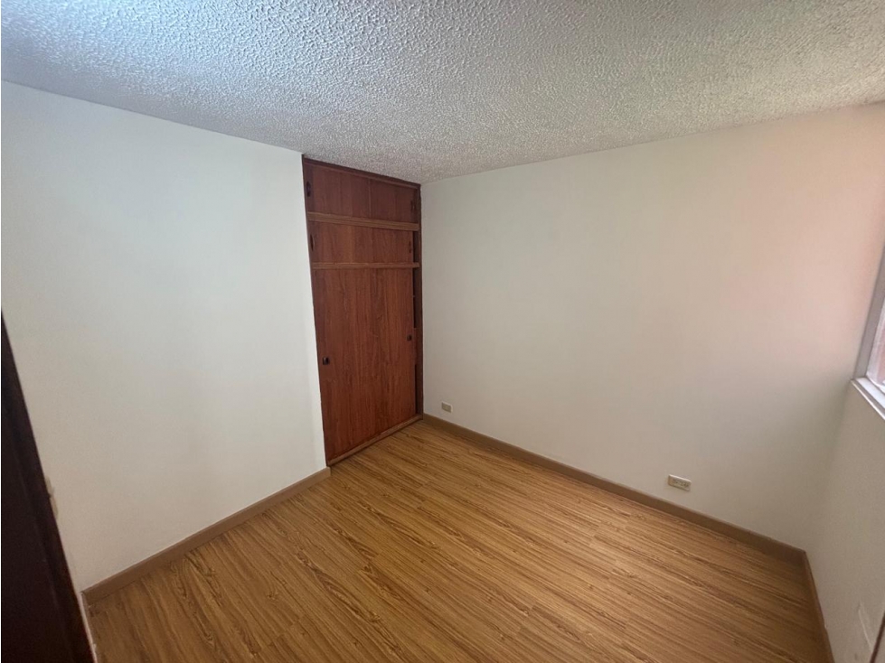 Apartamento en venta en Pinos De Lombardia, Bogotá · foto 6 de 16