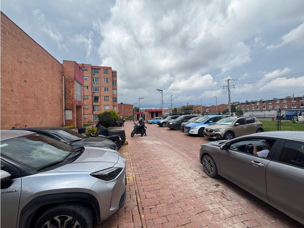Apartamento en venta en Pinos De Lombardia, Bogotá · foto 14 de 16