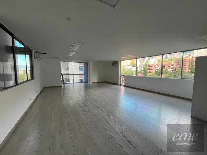 Oficina en arriendo en Los Balsos, Medellín, 83 m² · foto 2 de 3